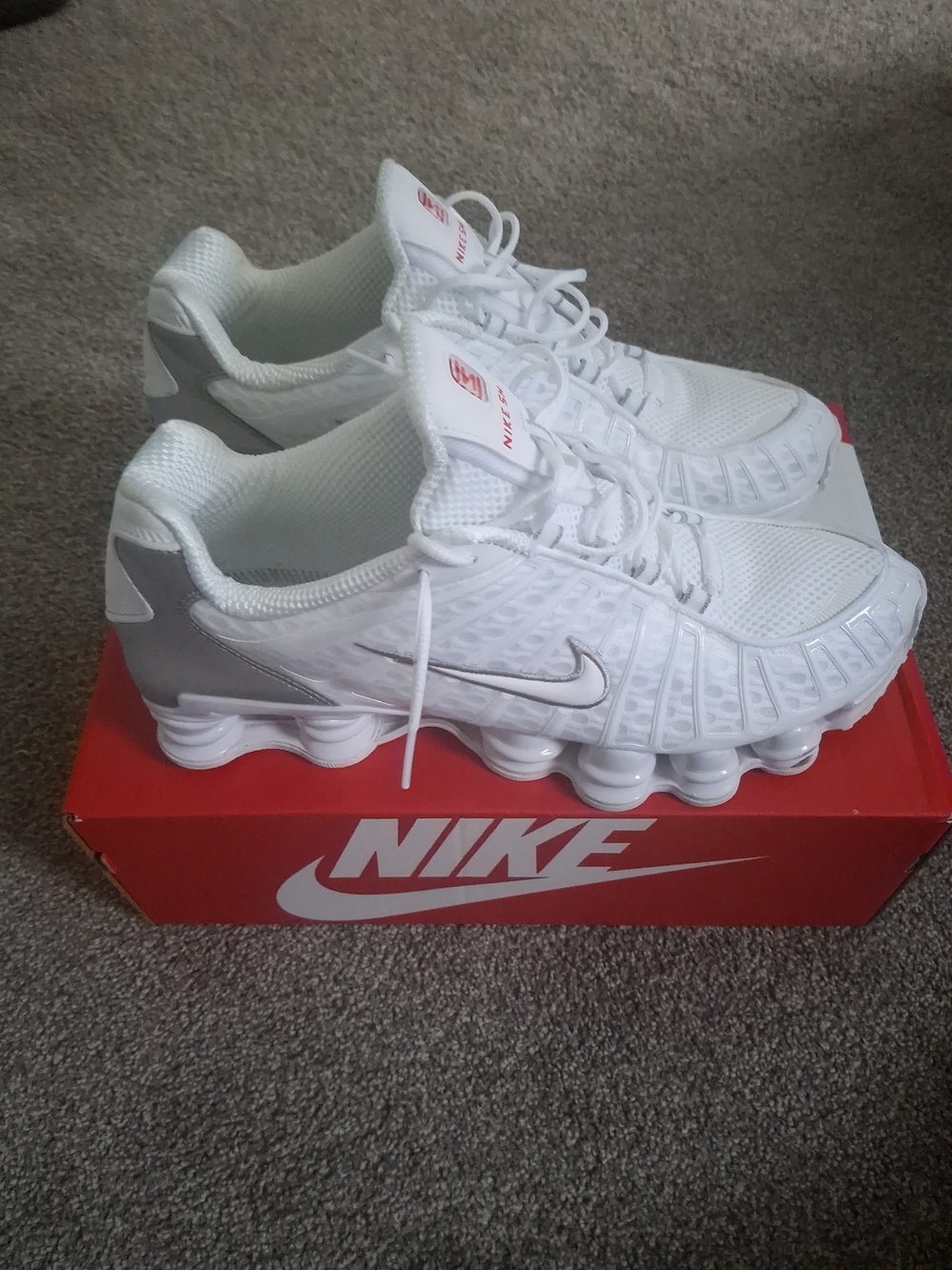 Nike Mens White and Gray Shock-Absorbent Running Sneakers